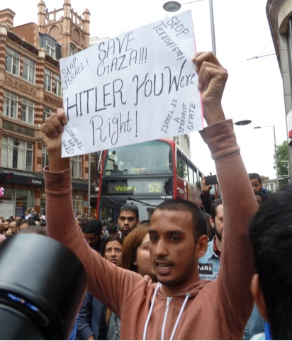 Hussain Yousef holding his anti-Semitic sign in London, 2014