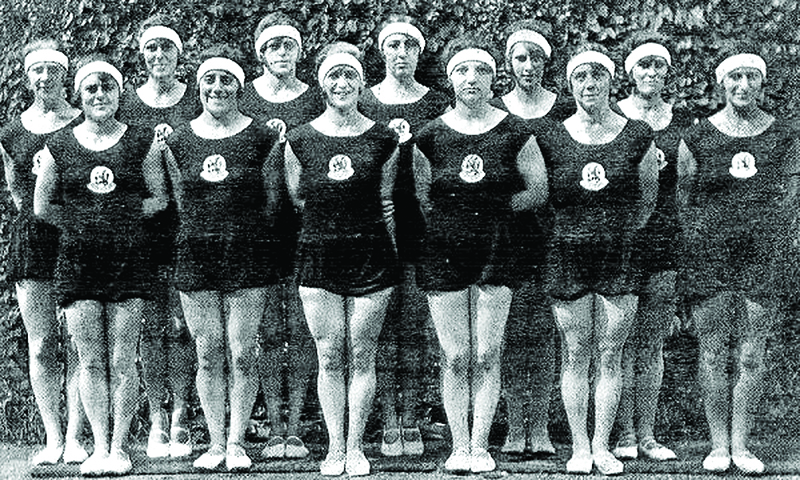 Helena Nordheim (fourth left), Anna Polak (second left) and Judikje Simons (third right) were Jewish members of the Dutch gymnastics team