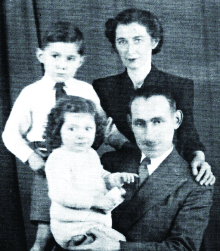 Rifkind poses with his parents and brother Arnold