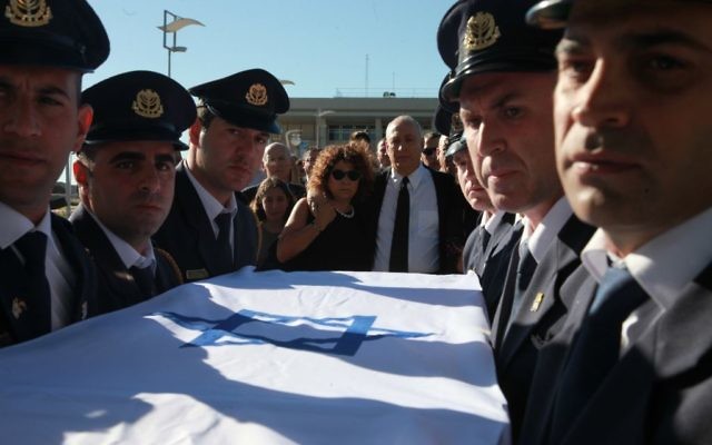 Israelis have been paying their respects to the 93-year-old statesman since his death on Tuesday.