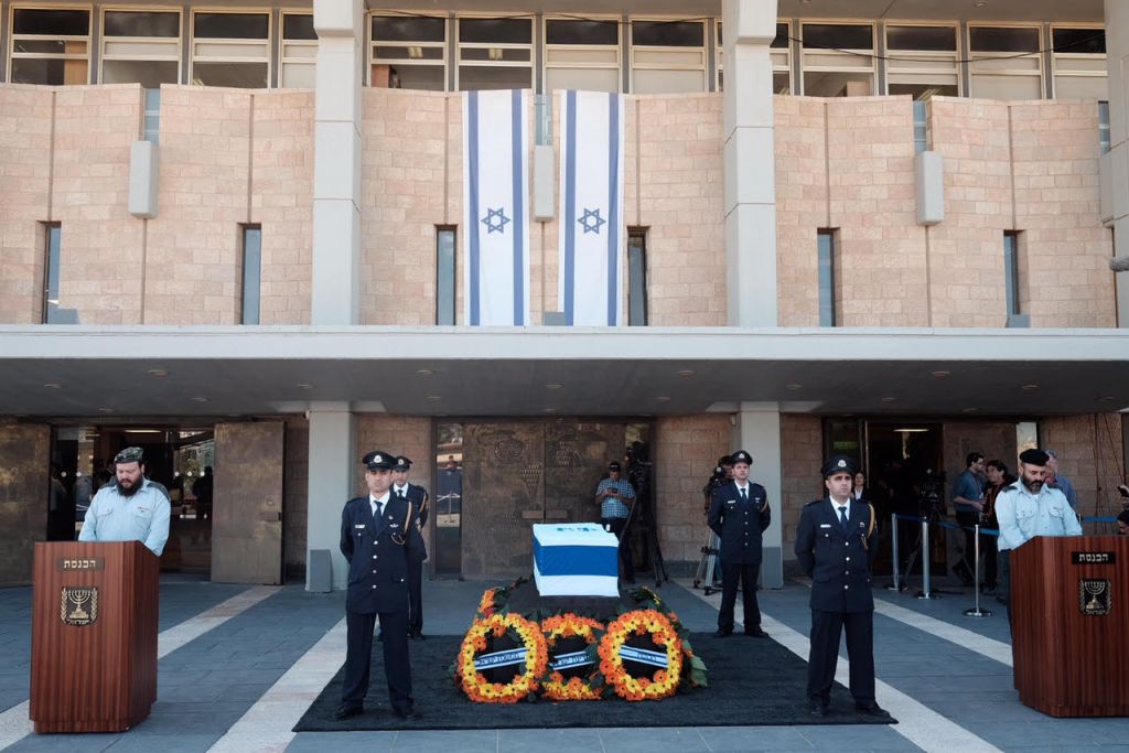 Thousands of Israelis are expected to visit the Knesset's plaza to pay their respects