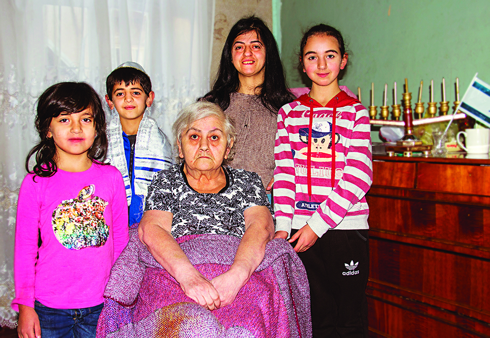 The Sepiashvili family (l to r, Natia, 6, Nikoloz, 9, Natela, 66, Mariam, 13, and Nino in Tblisi, Georgia) - World Jewish Relief