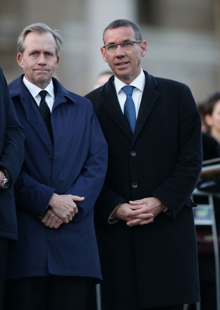 US Ambassador to the UK Lew Lukens (left) and the Isareli Ambassador to the UK Mark Regev at the candlelight vigil in Trafalgar Square (Photo credit: Yui Mok/PA Wire) 