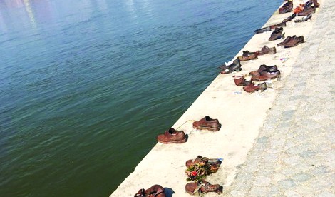 Shoe memorial on the River Danube 