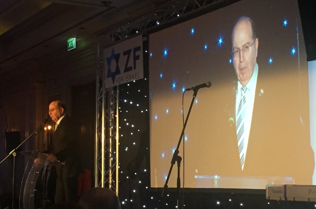 Moshe Ya'alon speaking at the ZF annual dinner (Credit: Yiftah Curiel on Twitter)