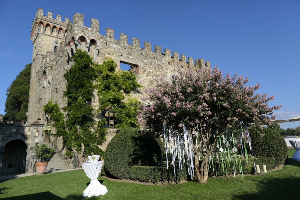 Italy Castello garden with table plan