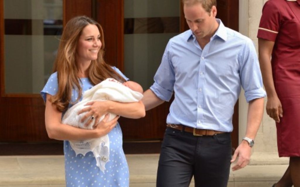WIlliam and Kate leaving hospital on Tuesday night with their new baby boy