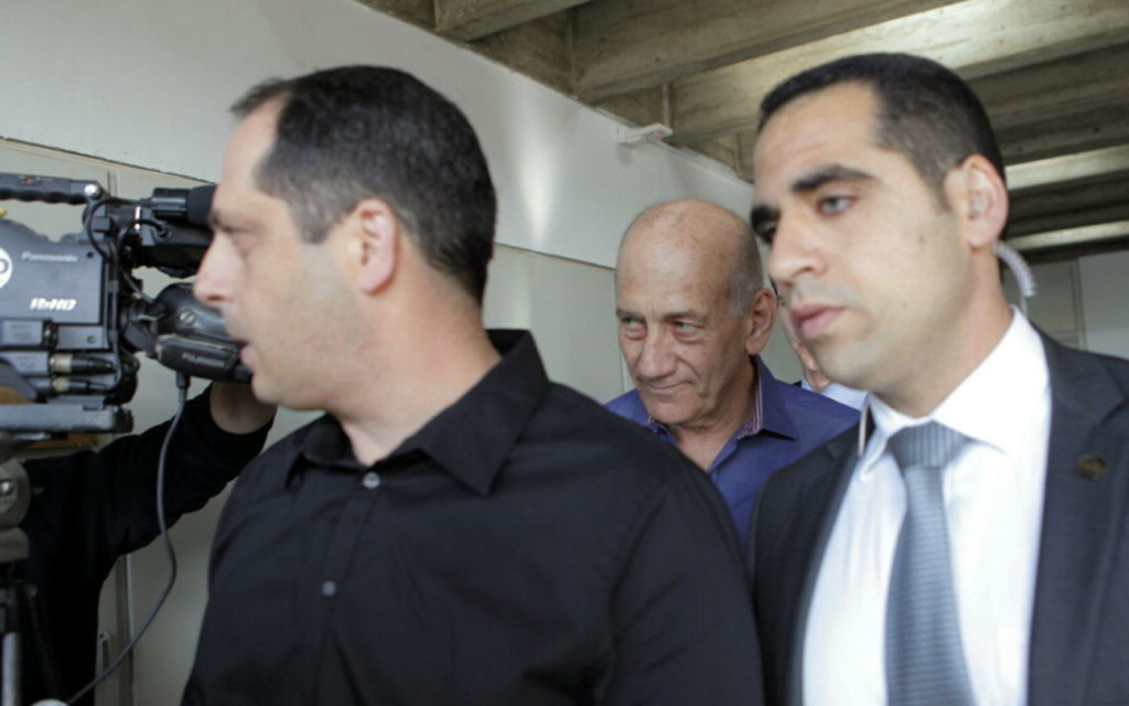 Olmert on his way to the courtroom.