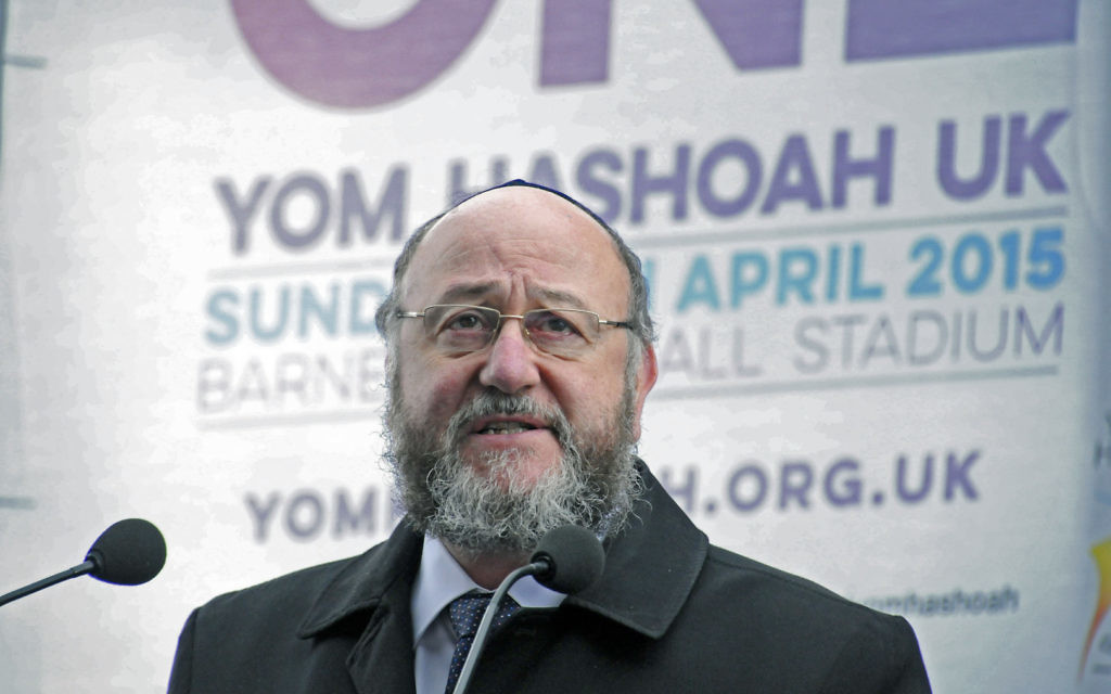 Chief Rabbi Ephraim Mirvis addressing a Yom HaShoah UK event