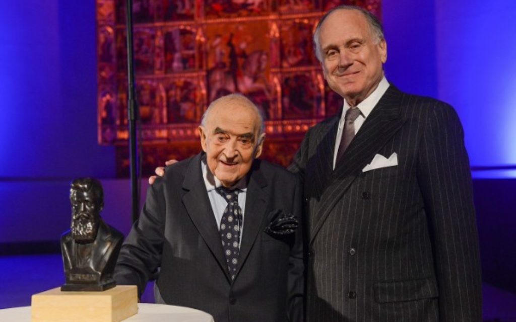 Lord Weidenfeld (left) with WJC President Ronald S. Lauder (right) Photo credit: Shahar Azran)