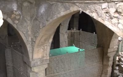 The tomb of the prophet Nahum (covered with the green cloth) is reportedly situated in the synagogue at Al Qosh