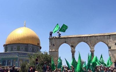 Hamas flags by the Dome of the Rock on Temple Mt, Jerusalem
