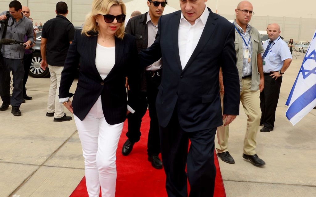 Avi Ohayon/GPO/Israel Sun 09-09-2015

PM Netanyahu & wife Sara leave for a formal visit to London