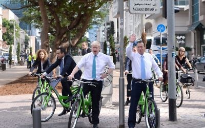 Mayor of London Boris Johnson cycles with his counterpart in Tel Aviv, Ron Huldai, in the Israeli capital where they stopped for coffee at the start of a four day trade visit to the region. PRESS ASSOCIATION Photo. Picture date: Monday November 9, 2015. See PA story POLITICS Johnson. Photo credit should read: Stefan Rousseau/PA Wire
