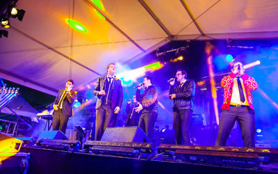 The Maccabeats entertained 7,000 people in Trafalgar Square.