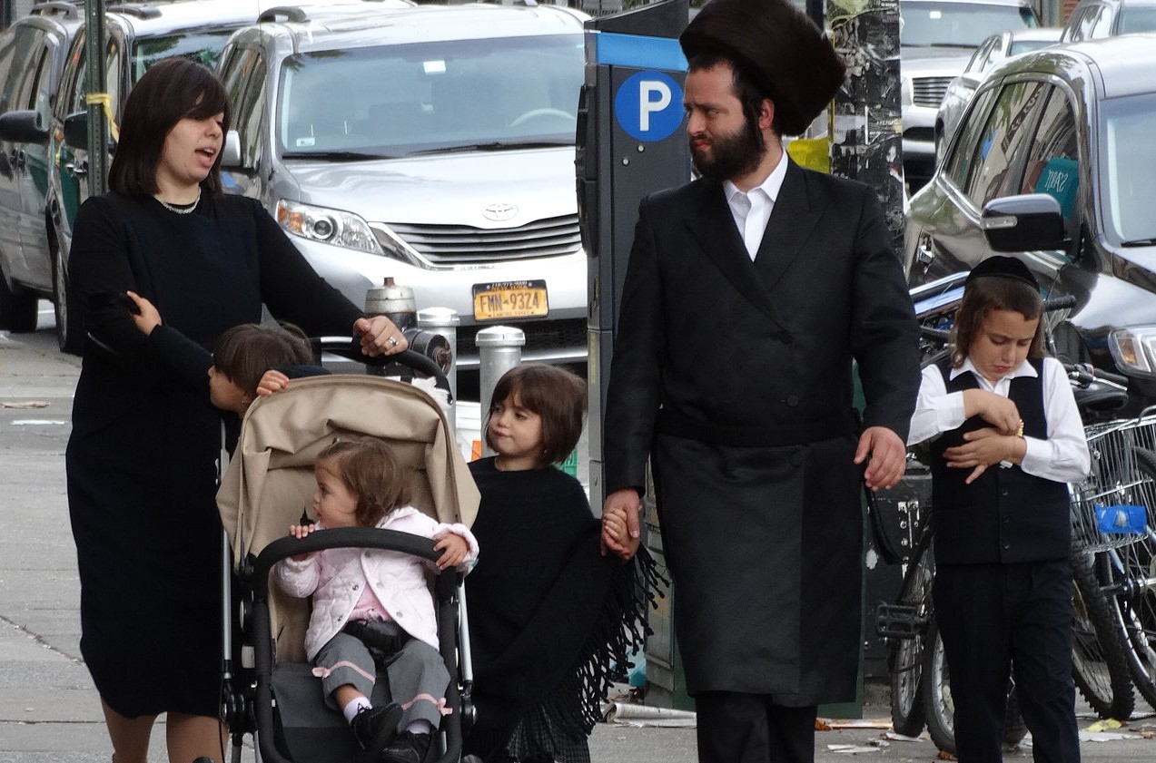 Orthodox women told not to wear red or yellow clothes Jewish News photo