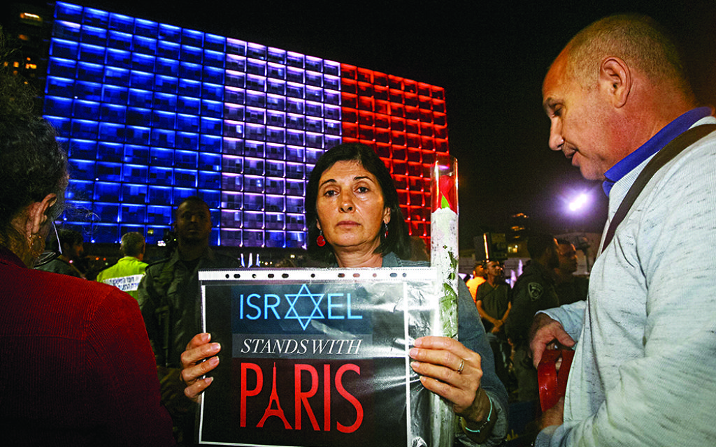 Photo by Roni Shutzer/Israel Sun 14-11-2015
FREELANCE PHOTOGRAPHER SPECIAL %%% APPLY

Approximately 2,500 Israelis gathered in Tel Aviv’s Rabin Square on Saturday evening to express solidarity with the people of France following a massive terror attack in Paris that left 129 people dead and 352 wounded.
Representing Israel’s governing coalition at the rally, Interior Minister Silvan Shalom told the  French Ambassador to Israel Patrick Maisonnave and other assembled dignitaries that “Israel stands by you and we will help you. We will defeat those who want to destroy our values.”
“We send our condolences to the French president, government and the entire French people. We will stand shoulder to shoulder with you as a nation that understands better than others what it is to be under a terror assault.”

Israel’s frail former president Shimon Peres also addressed the crowd, as did Israel’s opposition leader Isaac Herzog and French ambassador Patrick Maisonnave. All the speakers emphasized Israel and France’s common dedication to freedom and democratic values, and the phrase “vive la liberté” rang out repeatedly. The gathering concluded with the singing of the French and Israeli national anthems, with many in the crowd singing along.



עצרת הזדהות עם קורבנות פיגועי הטרור בצרפת התקיימה הערב (שבת) בכיכר רבין. בניין עיריית תל אביב-יפו הואר בצבעי דגל הרפובליקה הצרפתית כאות הזדהות עם קורבנות הפיגוע וכסולידריות עם צרפת. נשיא המדינה לשעבר שמעון פרס אמר בעצרת: "אחינו הצרפתים, ביום קשה זה אנו אחים לאבלכם הכבד. מלחמתכם - מלחמתנו".