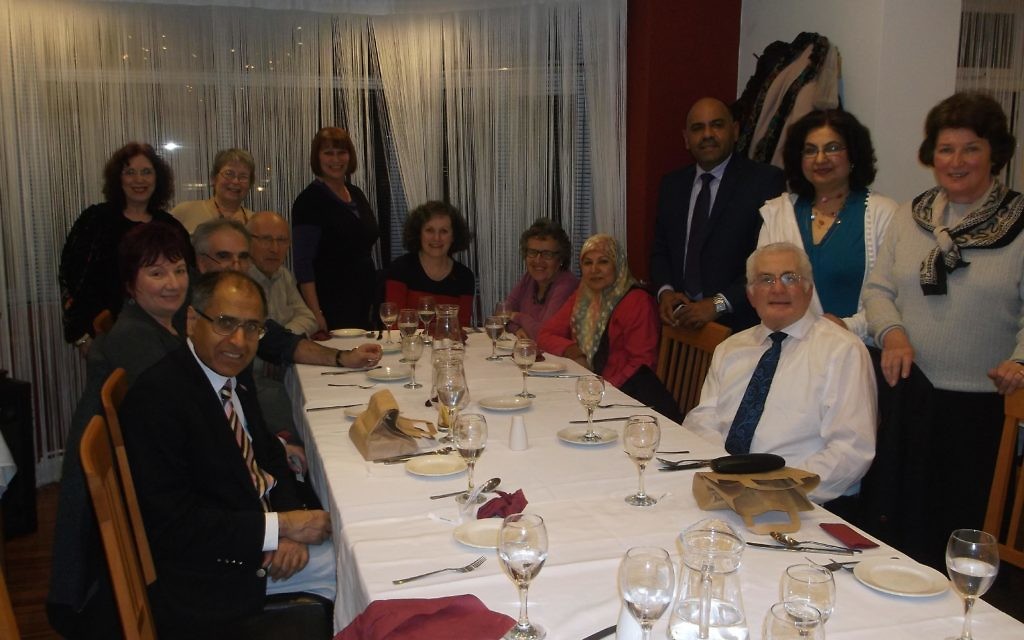 Muslim and Jewish guests dine together