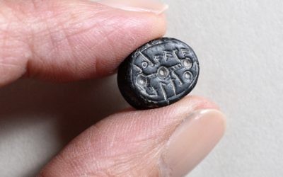 A seal bearing the inscription: to Elihana bat Gael. ( (Photo by Israel Antiquities Authority/Israel Sun)