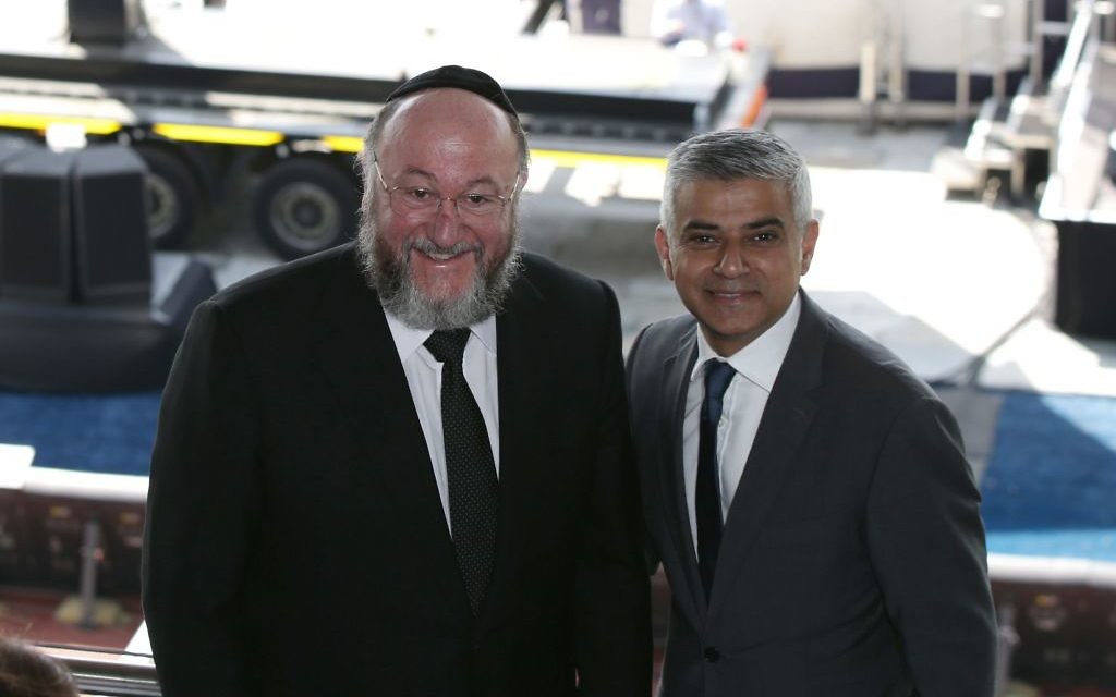 Mayor Sadiq Khan with the Chief Rabbi at 2016's Yom HaShoah commemoration.