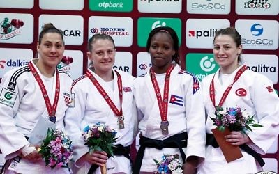 Schlesinger (second from left) on the podium with her gold medal