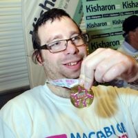 Kisharon: Chaim Dovid Rotenberg displays his 5km medal (photo: John Rifkin)