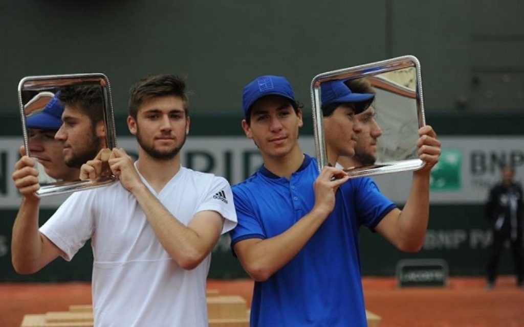 Yshai Oliel (right) with his title. Picture: Israel Tennis Association