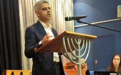 Sadiq Khan speaking at Finchley Reform shul, breaking his Ramadan fast
