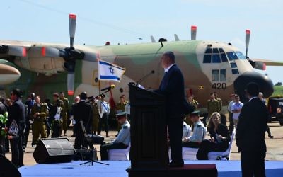 Benjamin Netanyahu speaks in front of a delegation including African leaders and ex-soldiers who took part in the the Entebbe raid 40 years ago   ( JINI Photo Agency, LTD)