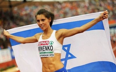 Hanna Knyazyeva-Minenko celebrates her silver medal win