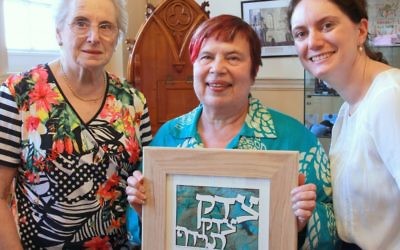 Janet (centre) with SLLS president Louise Freedman and chair Alice Alphandary