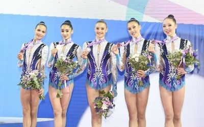 The Rhythmic Gymnasts with their silver medals
