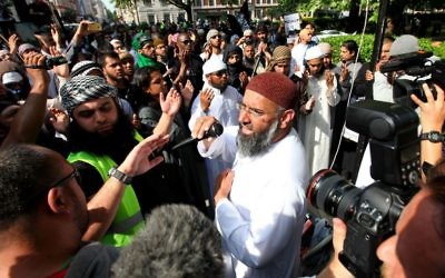 Anjem Choudary (centre) addressing a crowd in London