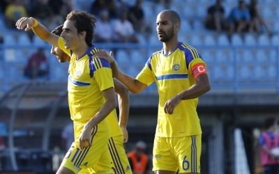 Yossi Benayoun netted another goal as Maccabi Tel Aviv cruised into the next round of the Europa League