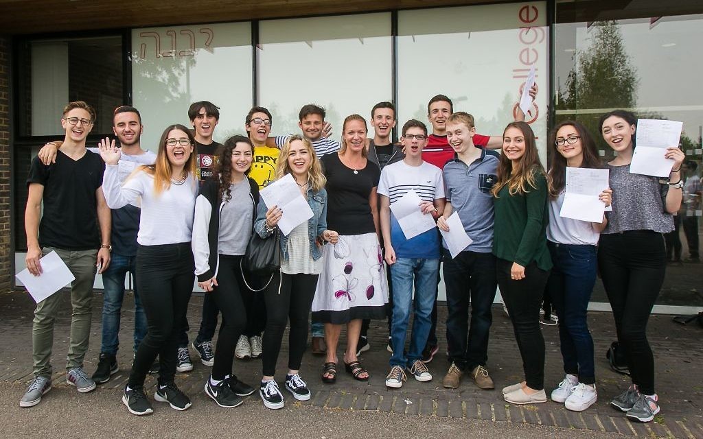 Yavneh Students celebrating receiving their A-Level results in 2016 (© Photo by Yakir Zur)