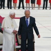 Shimon Peres with ex-Pope Benedict XVI