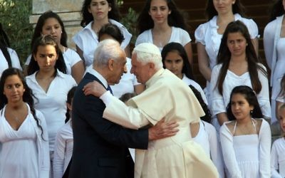 Shimon Peres with ex-Pope Benedict XVI