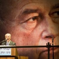 Shimon Peres at a Yitzchak Rabin memorial