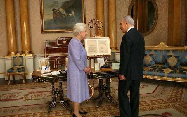 Shimon Peres meeting Her Majesty the Queen
