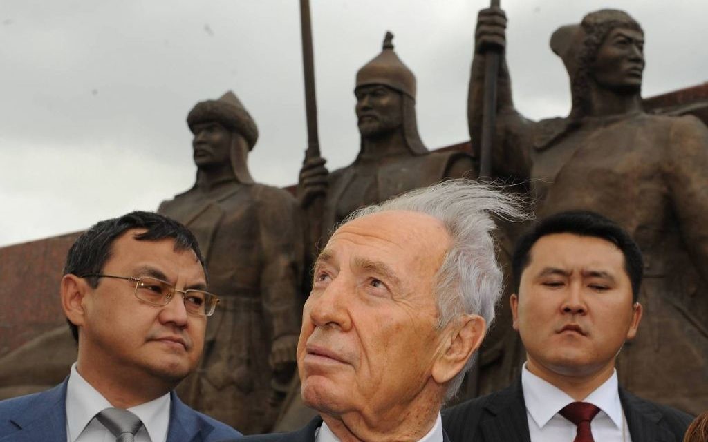 Shimon Peres in China