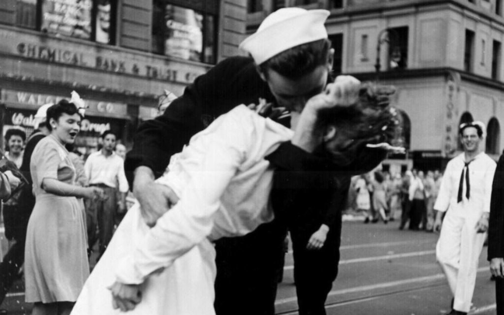 Jewish woman in iconic Times Square kiss photo dies at 92 Jewish News