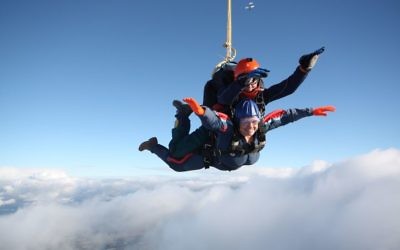 The skydiving rebbetzen!