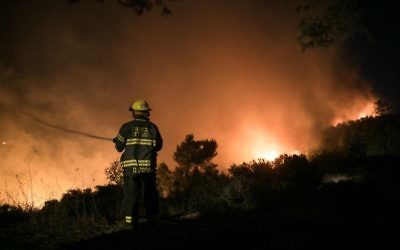 Israeli firefighters try to extinguish a fire in Nataf near Jerusalem, Israel, 25 November 2016. A string of wildfires raged on in areas of central and northern Israel on 25 November forcing hundreds more people to evacuate their homes, Israeli police said. photo by: JINIPIX