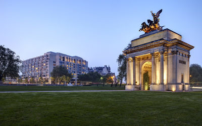 A view of the Wellington Arch and the InterContinental hotel from Hyde Park
