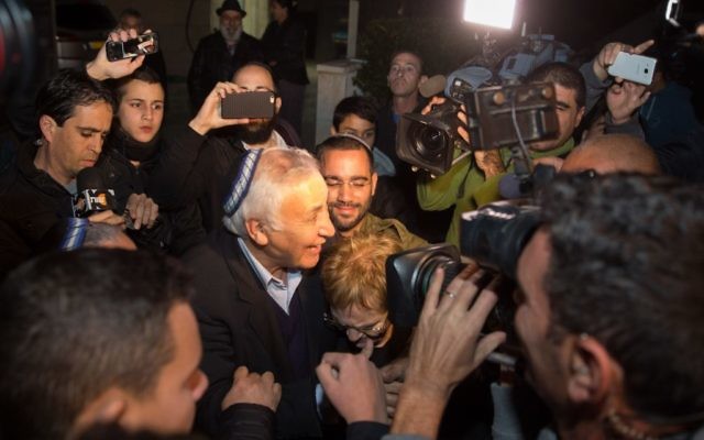 Former Israeli President Moshe Katsav arrives to his home with his wife Gila, after being released from Ma'asiyahu Prison where he served his sentence (Photo by: JINIPIX)