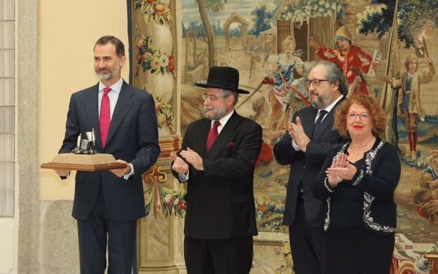 King Felipe VI with rabbis at the conference.