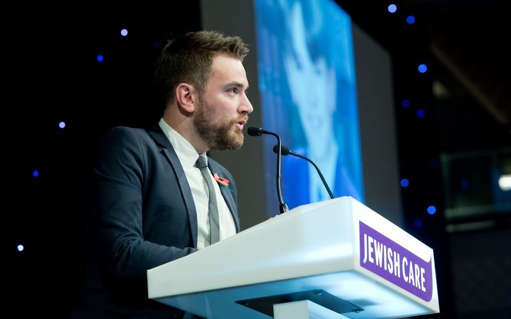 Long-time Jami supporter Jonny Benjamin speaking at Jewish Care's annual fundraising dinner
