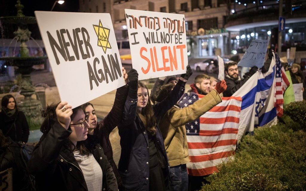 Protesters holding placards during near the Prime minister residence in Jerusalem against Trump’s recent anti-refugee and anti-migrant Executive Orders (Photo by: JINIPIX)