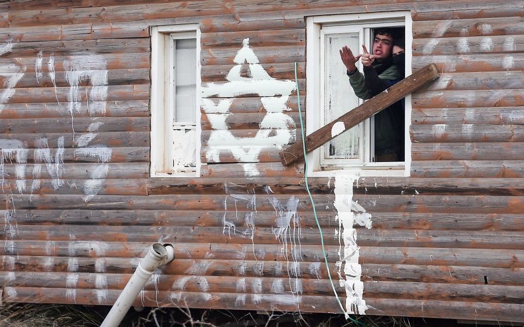 Israeli police evict settlers from the West Bank outpost of Amona, Wednesday. (Photo by: JINIPIX)