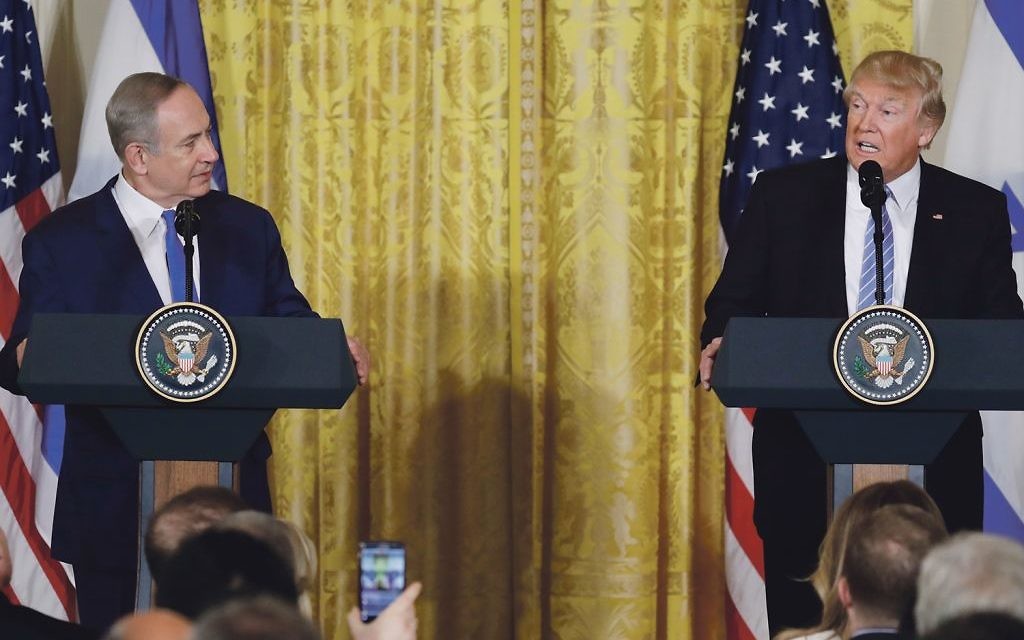 Benjamin Netanyahu (left) in Washington addressing a press conference with American President Donald Trump